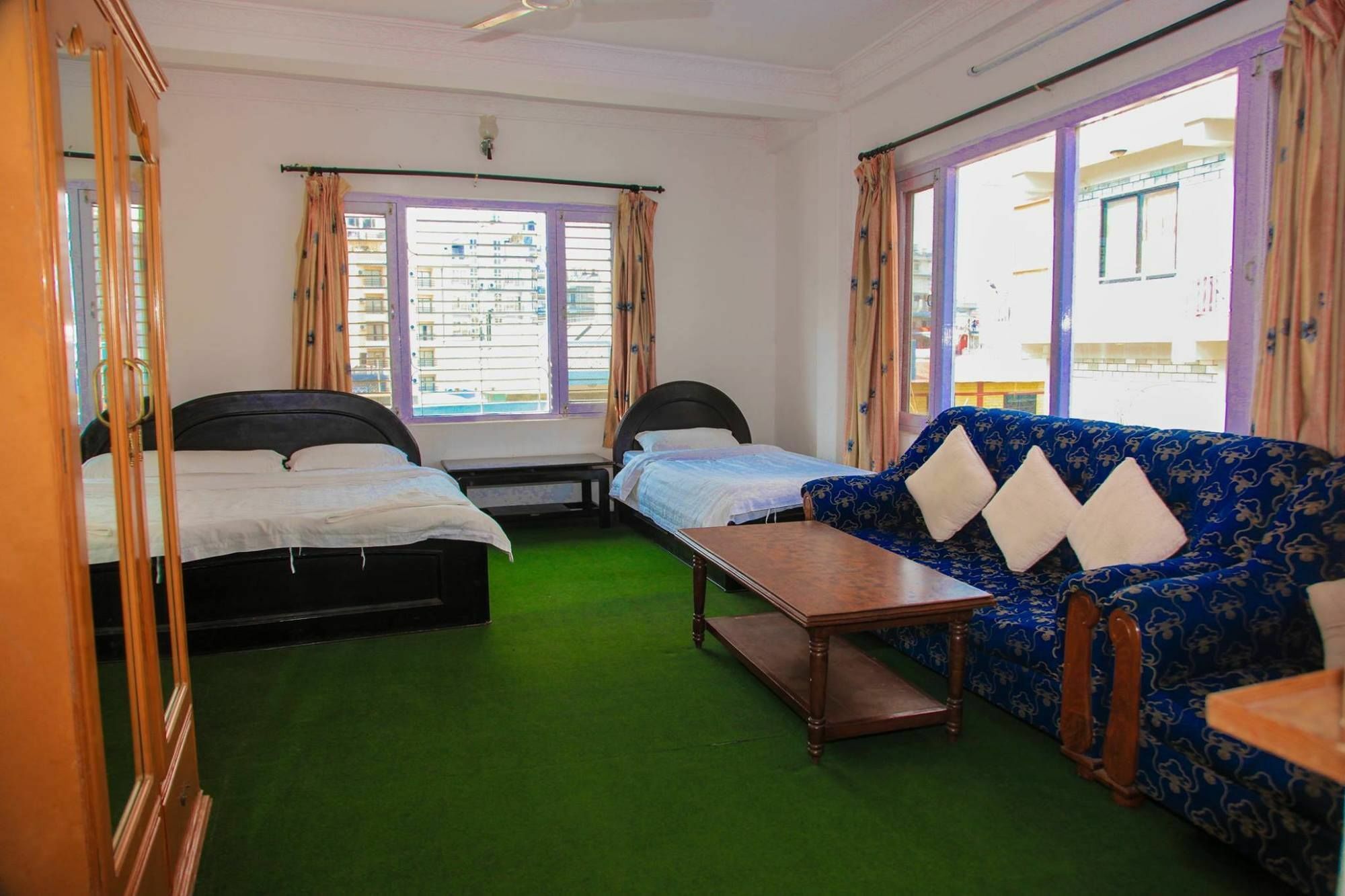 Giri Guest House Покхара Екстер'єр фото