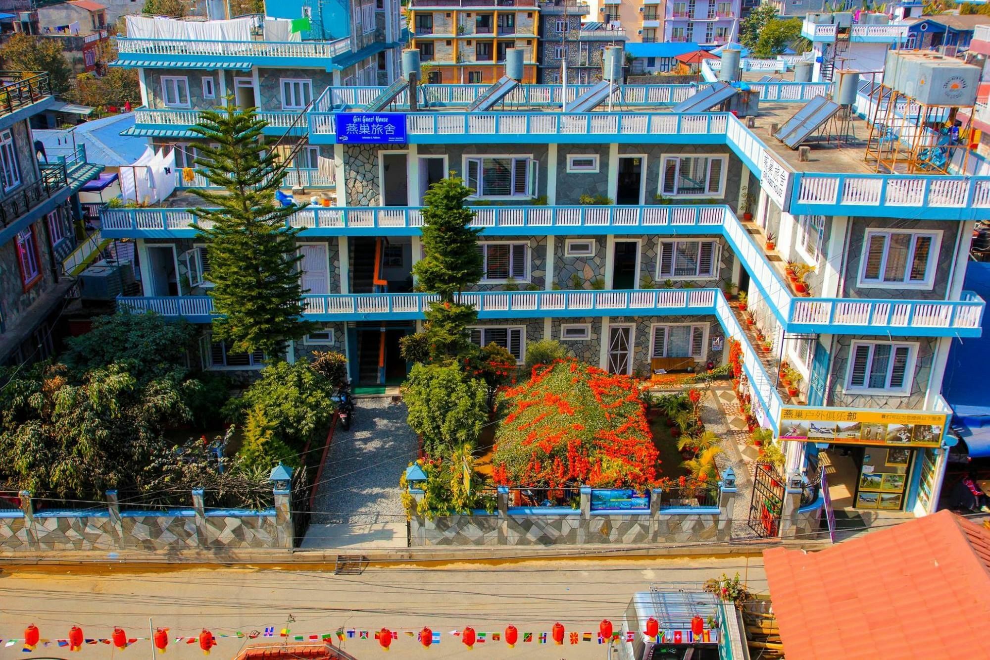Giri Guest House Покхара Екстер'єр фото